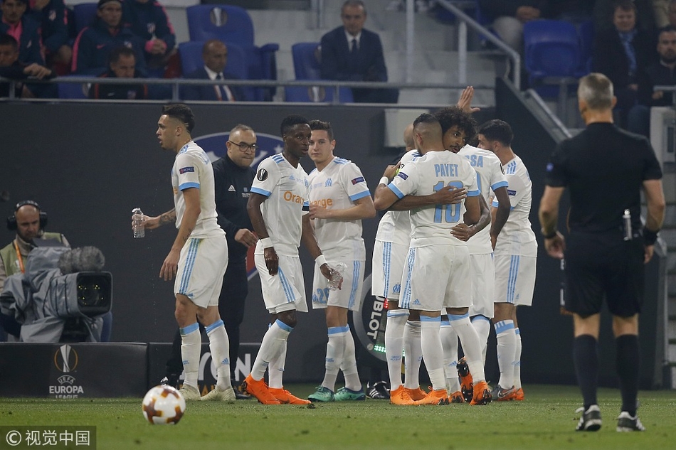 队友安慰帕耶特