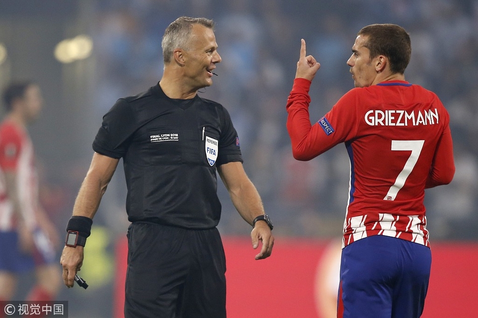 格列兹曼和裁判