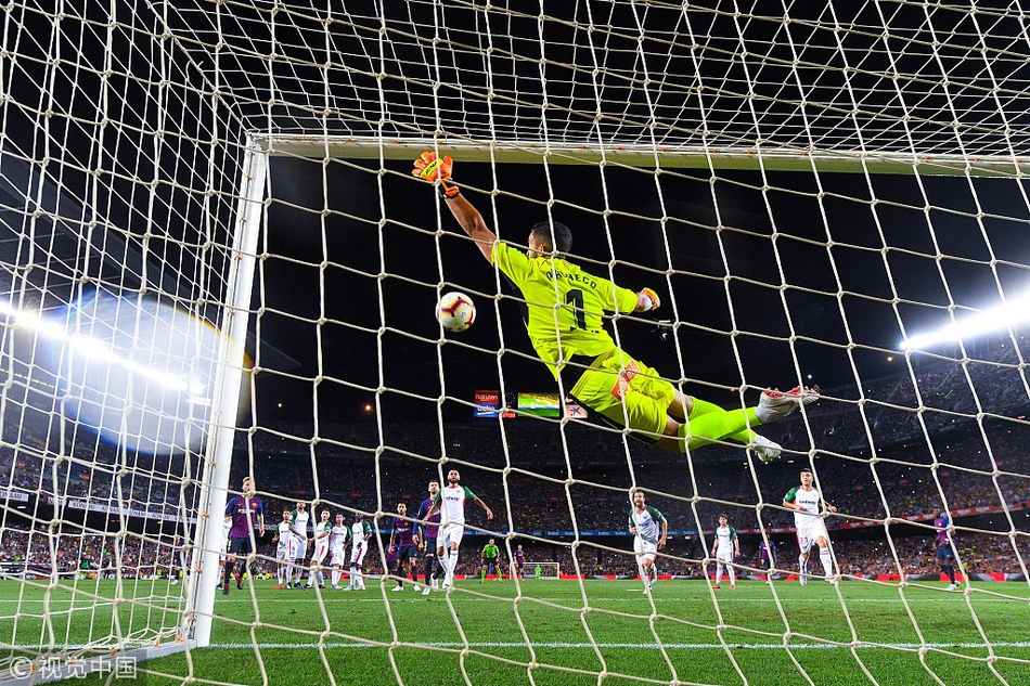 [西甲]巴萨3-0阿拉维斯