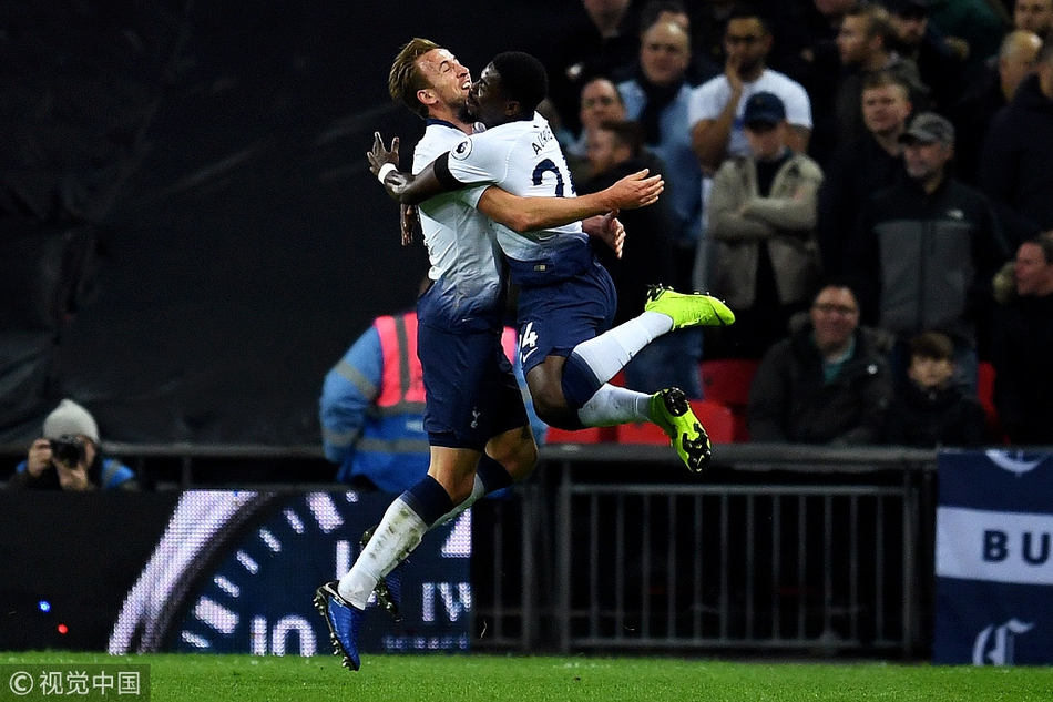 凯恩拥抱奥利耶