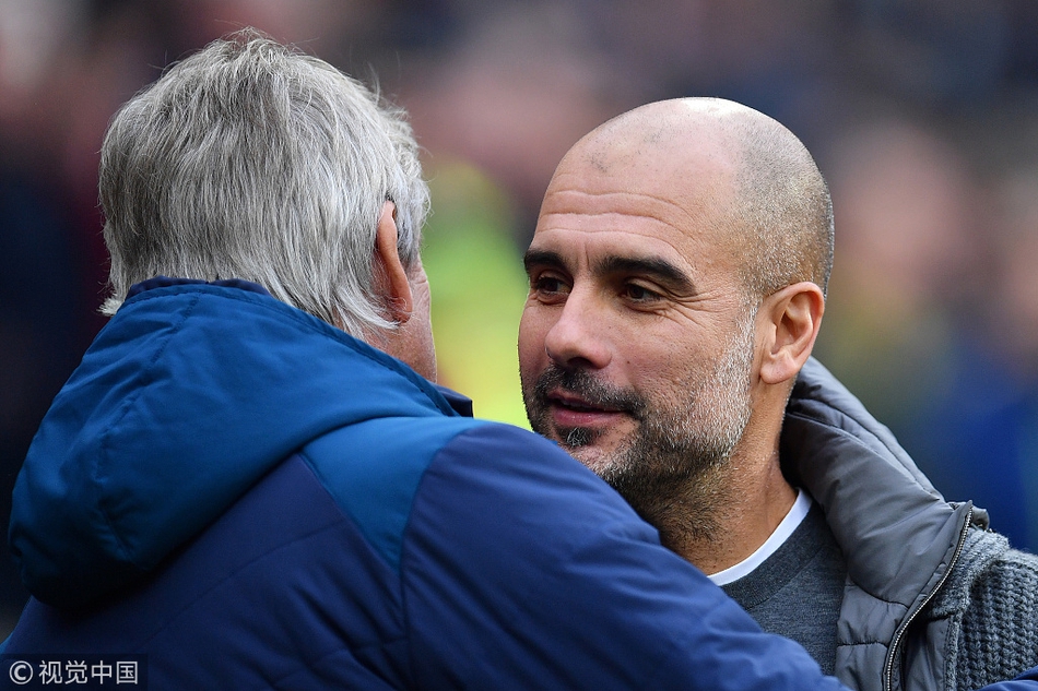 瓜迪奥拉面带微笑