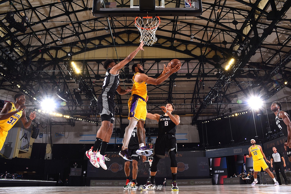 [NBA]湖人122-136国王 詹姆斯17分结束常规赛获助攻王