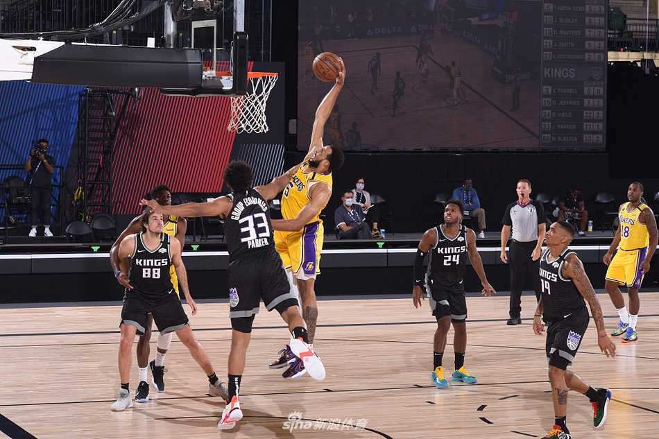 [NBA]湖人122-136国王 詹姆斯17分结束常规赛获助攻王