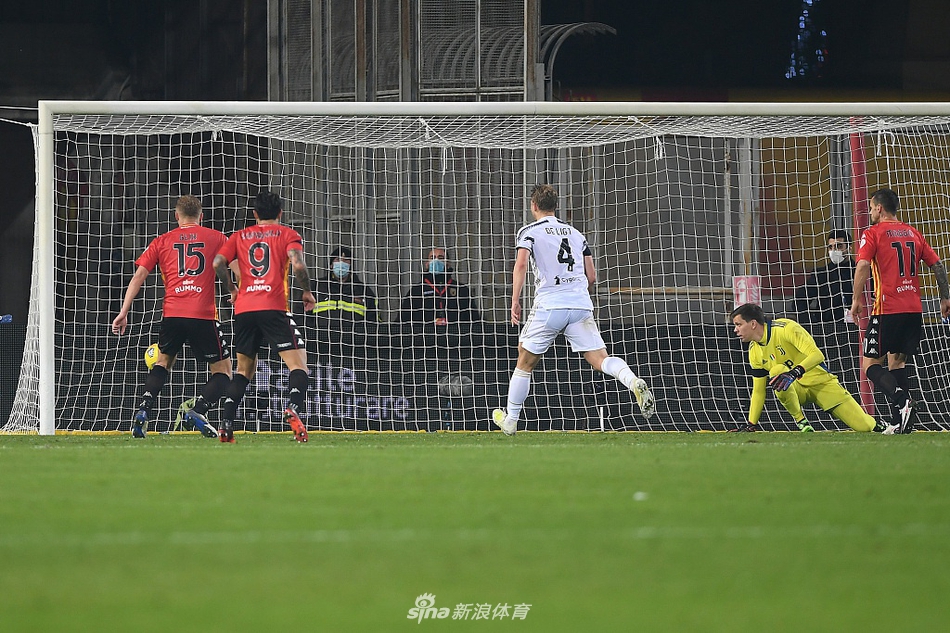 [意甲]贝内文托1-1尤文 莫拉塔进球+红牌