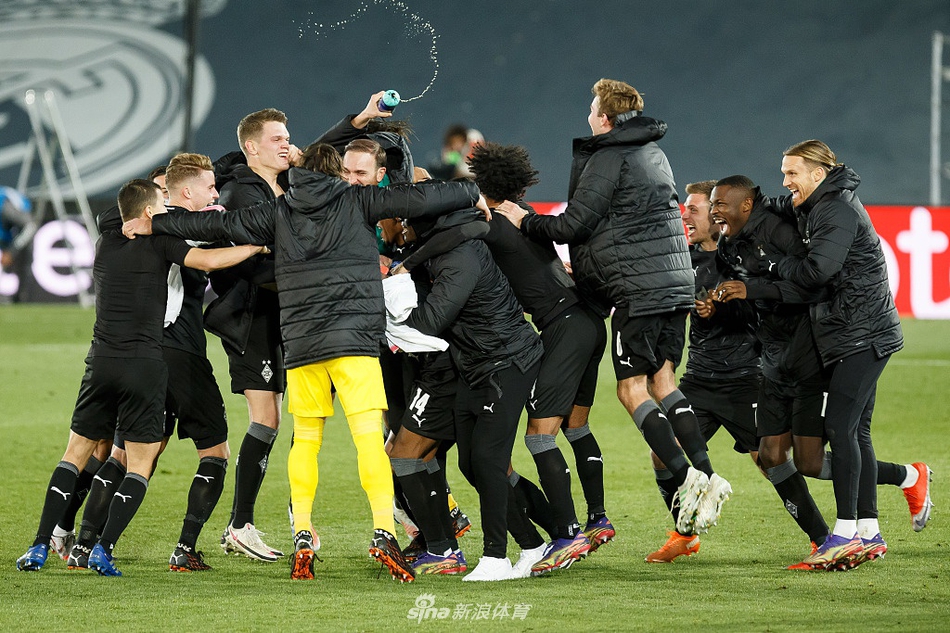 [欧冠]皇马2-0门兴 本泽马两球