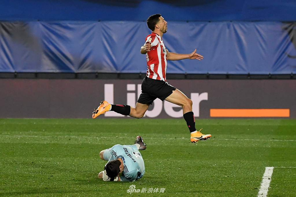 [西甲]皇马3-1毕尔巴鄂 本泽马两球