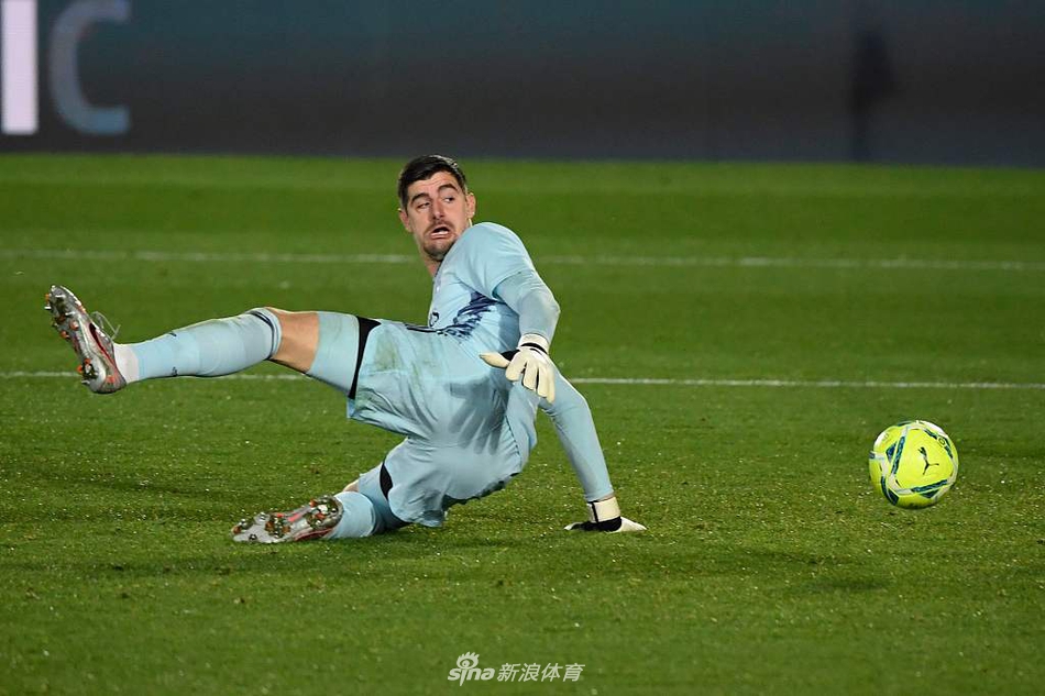 [西甲]皇马3-1毕尔巴鄂 本泽马两球