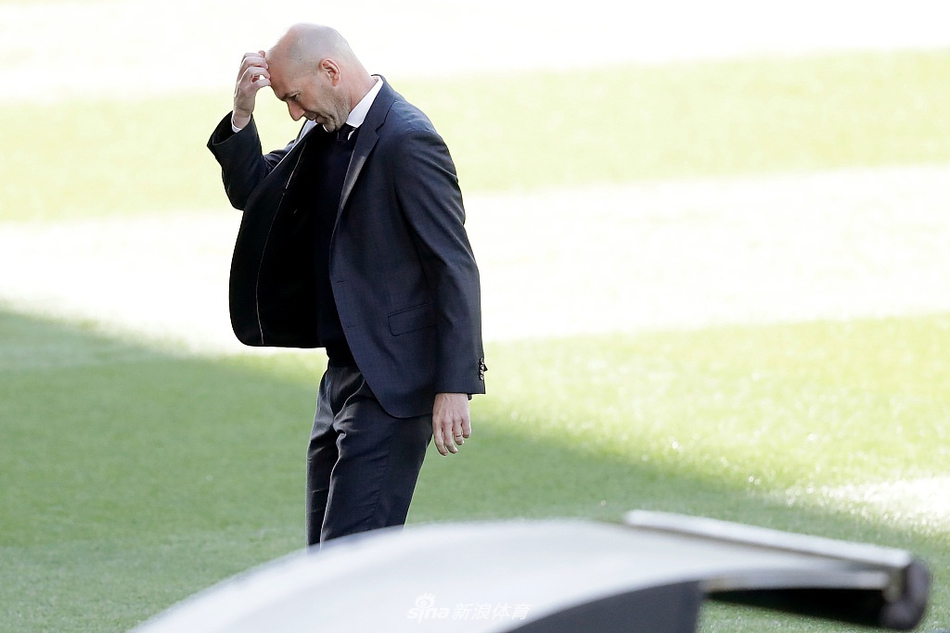 [西甲]塞尔塔1-3皇马 本泽马两射一传