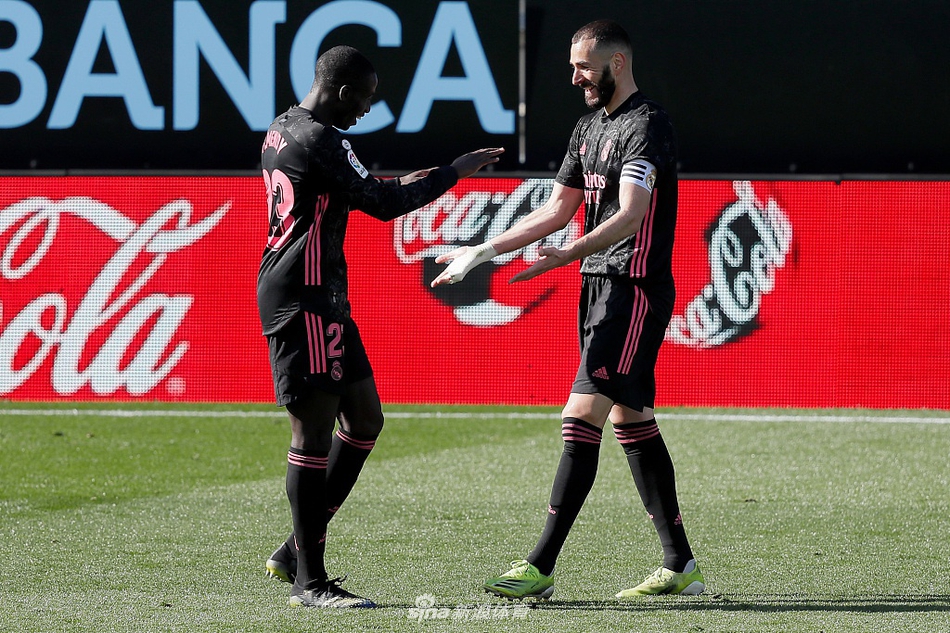 [西甲]塞尔塔1-3皇马 本泽马两射一传