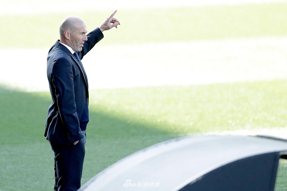 [西甲]塞尔塔1-3皇马 本泽马两射一传