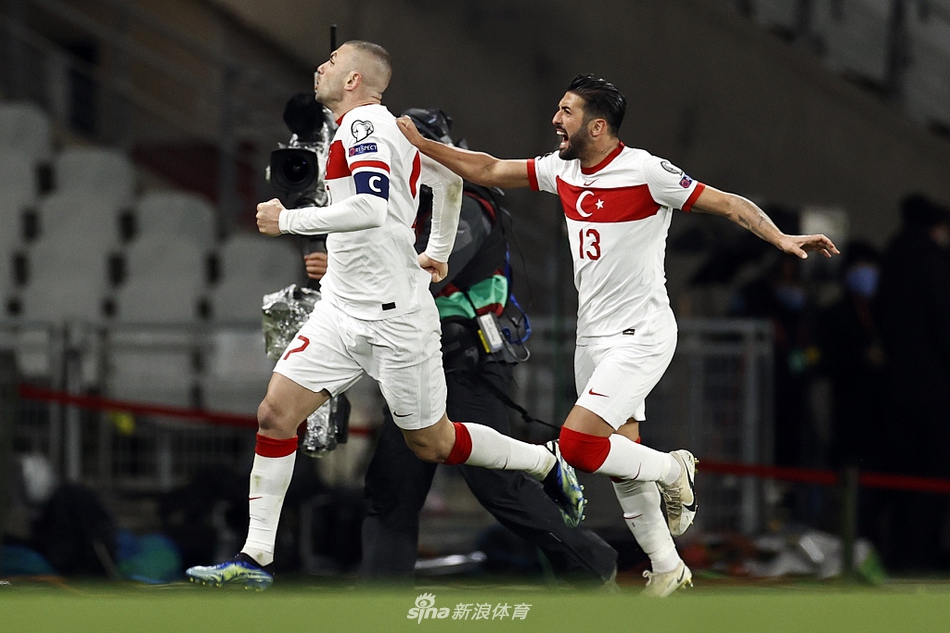 [世预赛]土耳其4-2荷兰 伊尔马兹帽子戏法