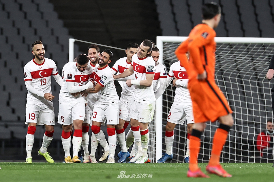 [世预赛]土耳其4-2荷兰 伊尔马兹帽子戏法