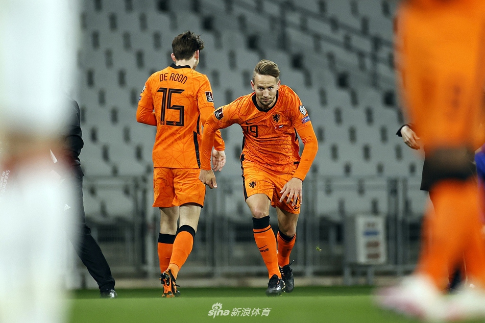 [世预赛]土耳其4-2荷兰 伊尔马兹帽子戏法