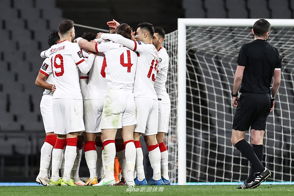 [世预赛]土耳其4-2荷兰 伊尔马兹帽子戏法