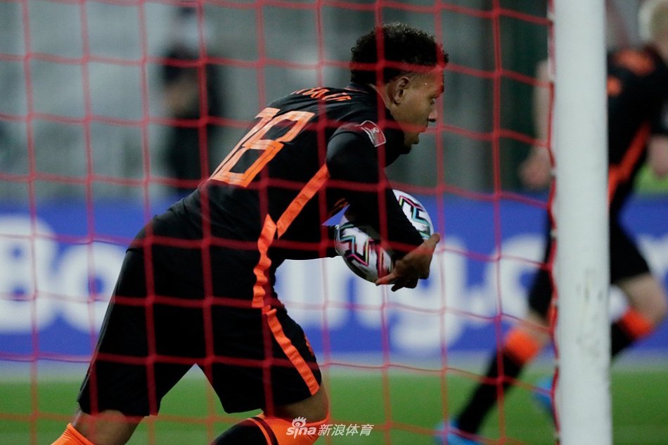 [世预赛]直布罗陀0-7荷兰 德佩两球