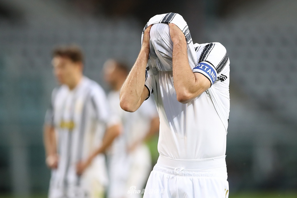 [意甲]都灵2-2尤文 C罗破门