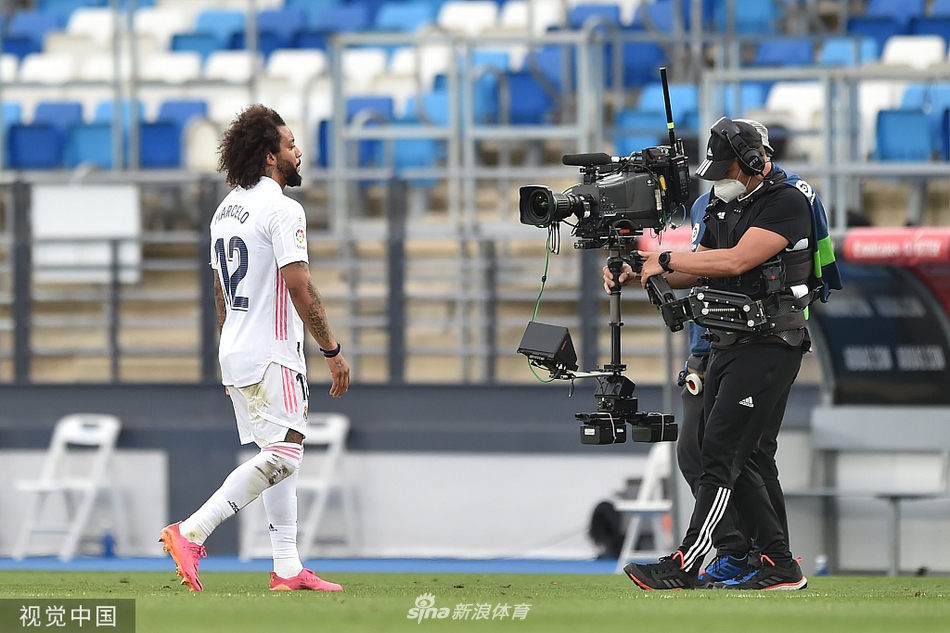 [西甲]皇马2-1比利亚雷亚尔 本泽马传射