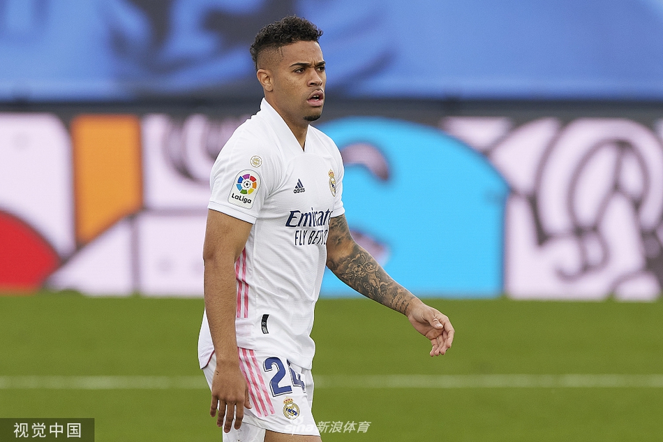 [西甲]皇马2-1比利亚雷亚尔 本泽马传射