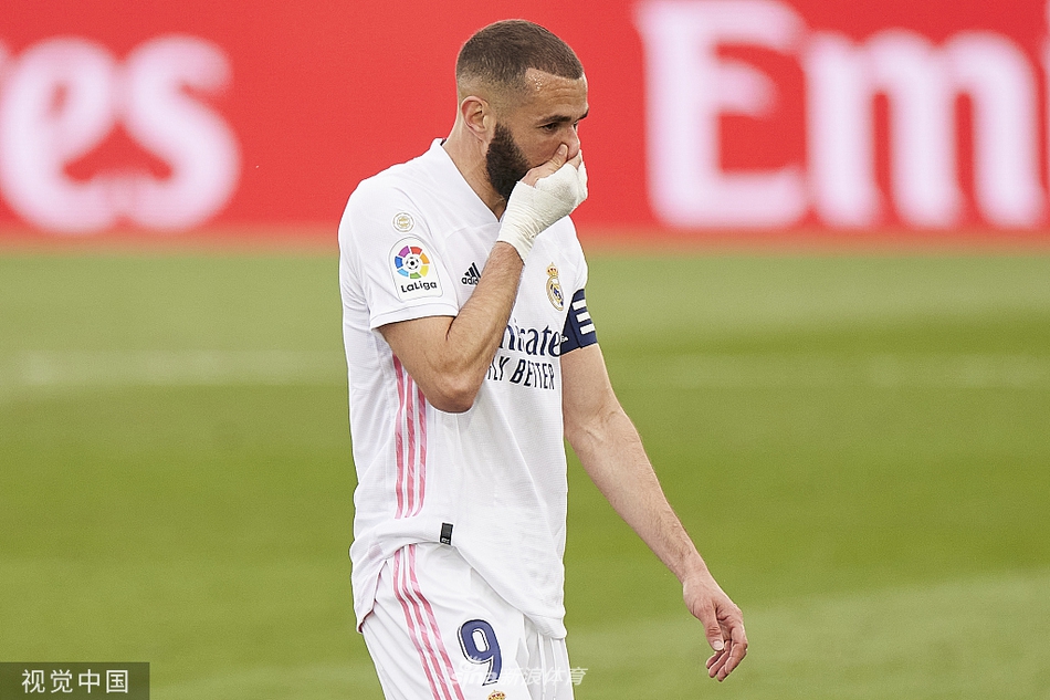 [西甲]皇马2-1比利亚雷亚尔 本泽马传射