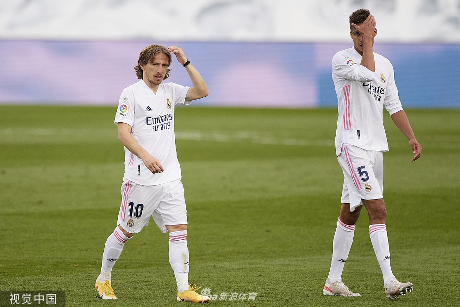 [西甲]皇马2-1比利亚雷亚尔 本泽马传射