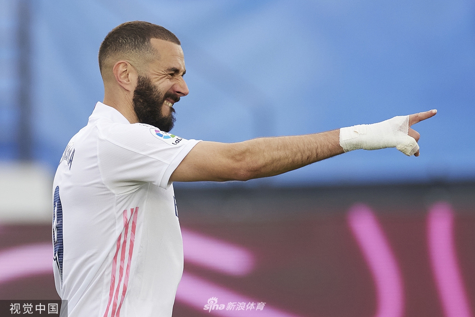 [西甲]皇马2-1比利亚雷亚尔 本泽马传射