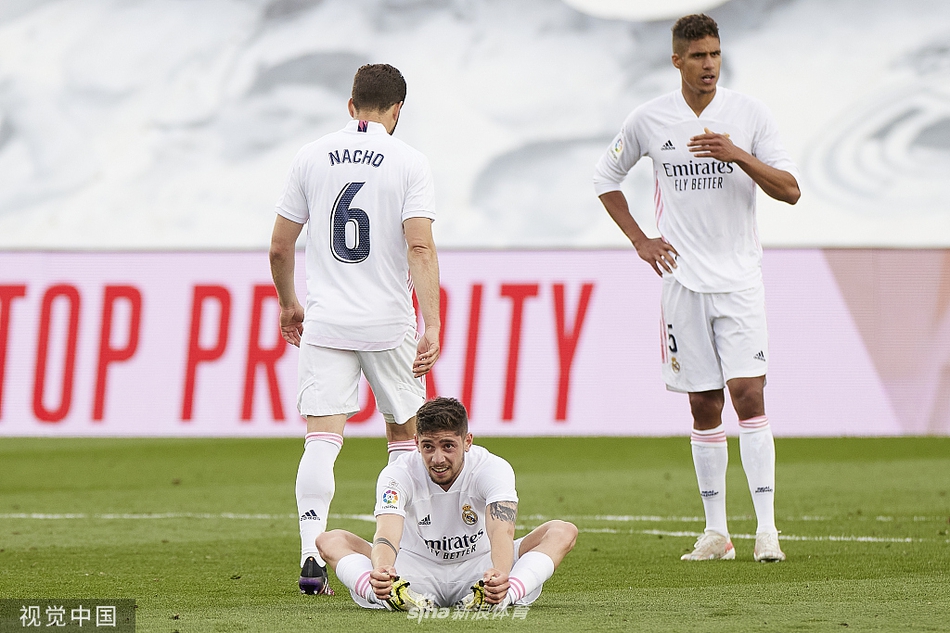 [西甲]皇马2-1比利亚雷亚尔 本泽马传射