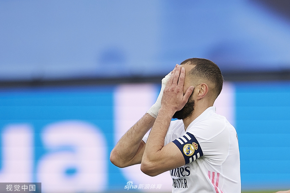 [西甲]皇马2-1比利亚雷亚尔 本泽马传射