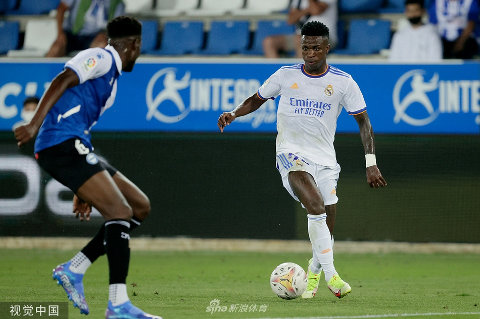 [西甲]阿拉维斯1-4皇马 本泽马两球