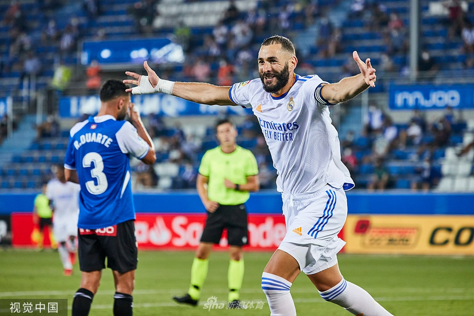 [西甲]阿拉维斯1-4皇马 本泽马两球