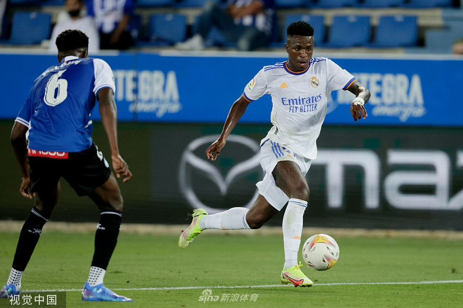 [西甲]阿拉维斯1-4皇马 本泽马两球