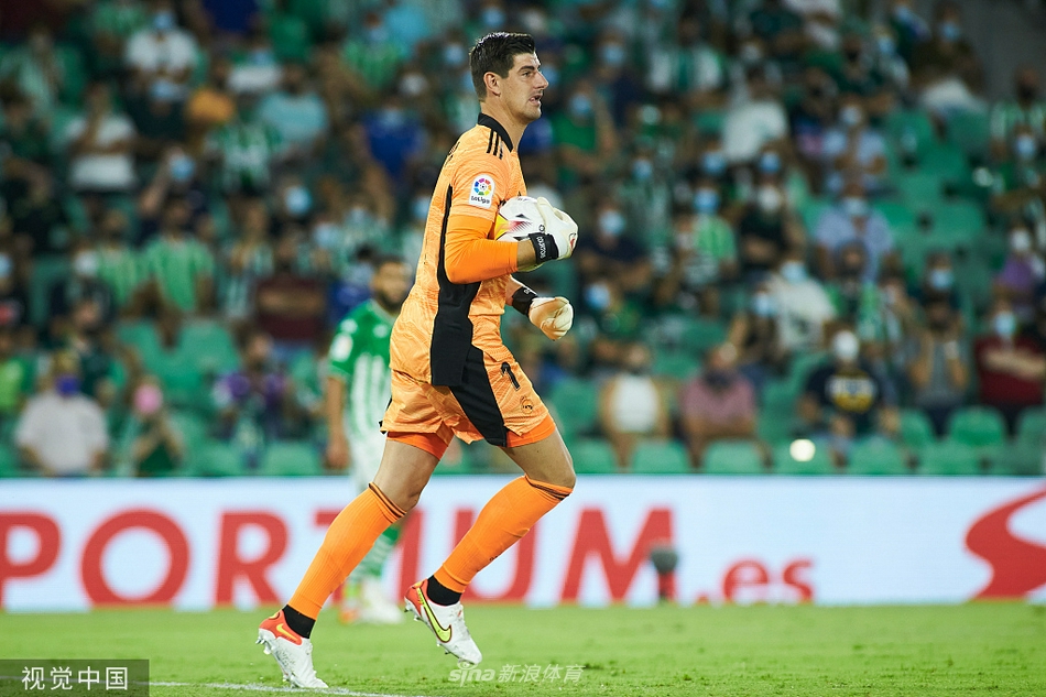 [西甲]贝蒂斯0-1皇马 本泽马助攻