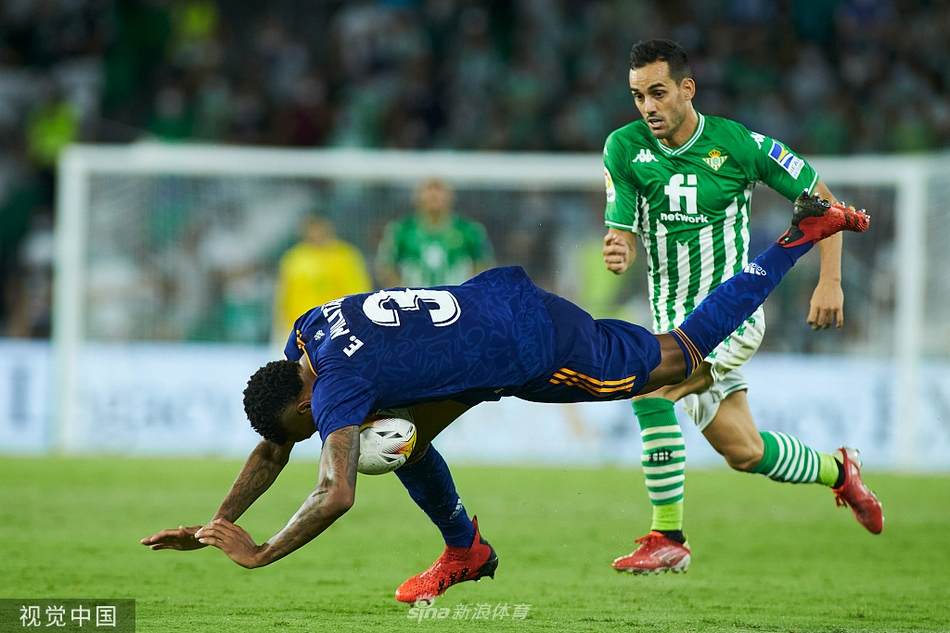 [西甲]贝蒂斯0-1皇马 本泽马助攻