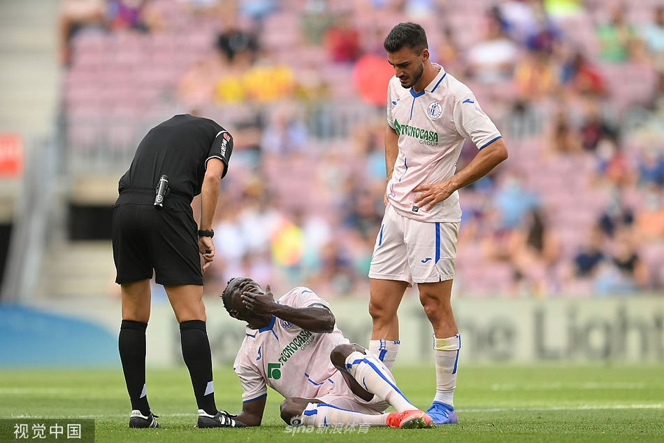 [西甲]巴萨2-1赫塔菲 德佩破门