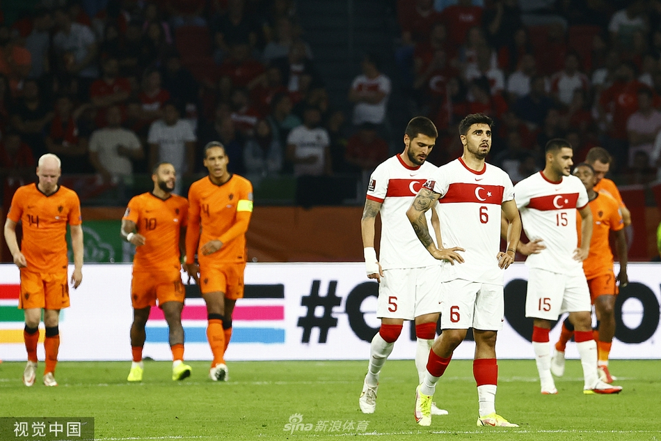 [世预赛]荷兰6-1土耳其 德佩帽子戏法