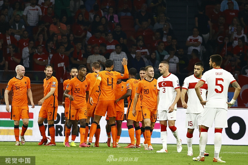 [世预赛]荷兰6-1土耳其 德佩帽子戏法