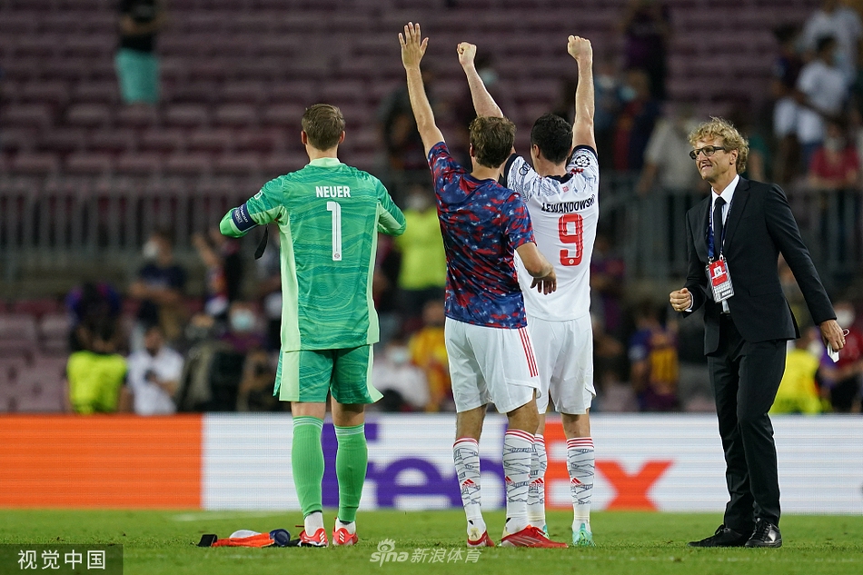 [欧冠]巴萨0-3拜仁 莱万梅开二度