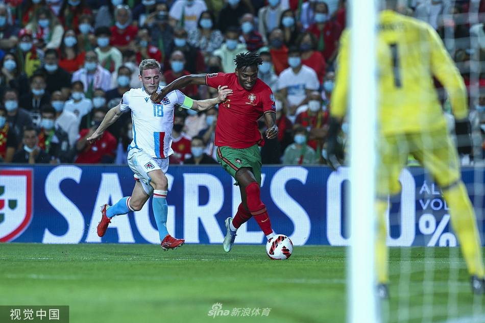 [世预赛]葡萄牙5-0卢森堡 C罗帽子戏法
