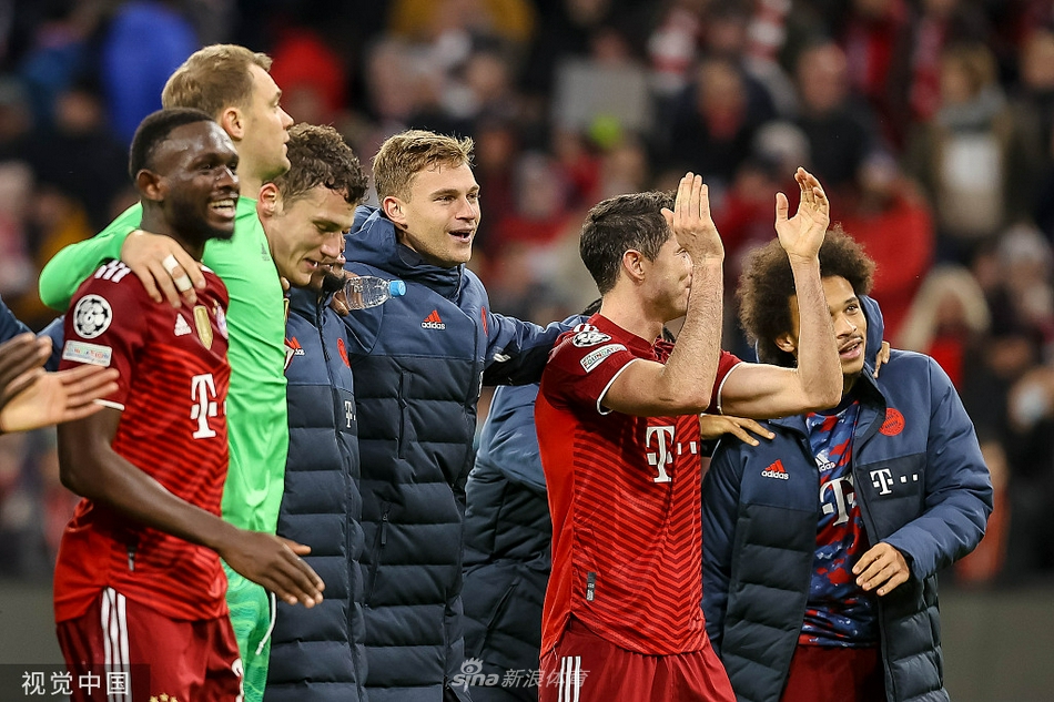 [欧冠]拜仁5-2本菲卡 莱万帽子戏法