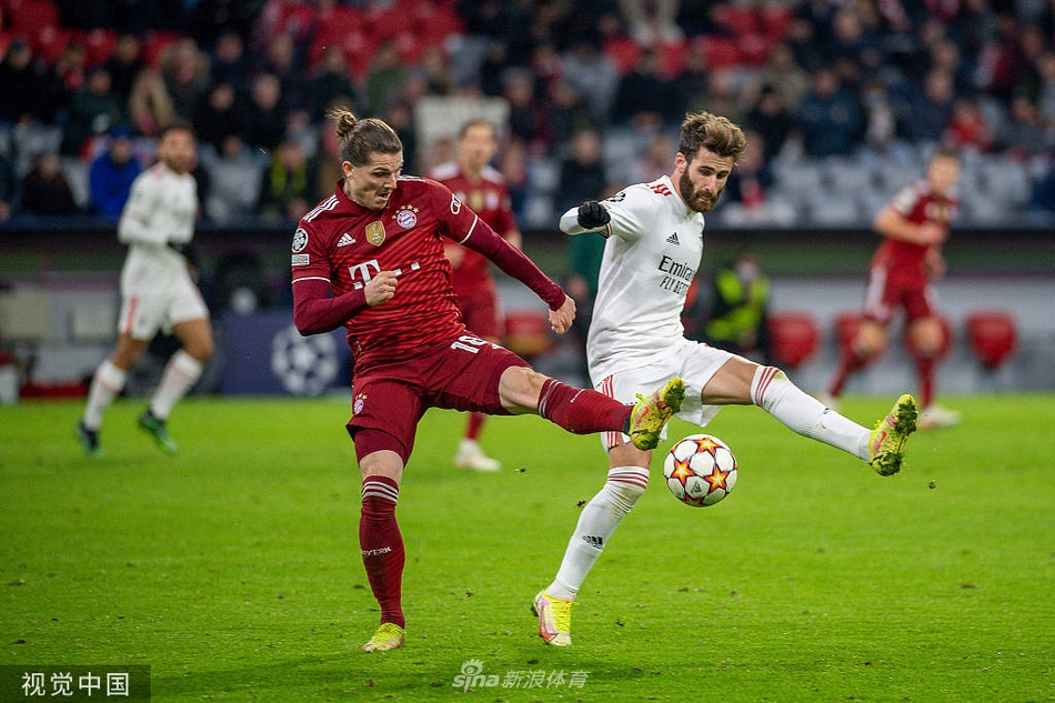 [欧冠]拜仁5-2本菲卡 莱万帽子戏法