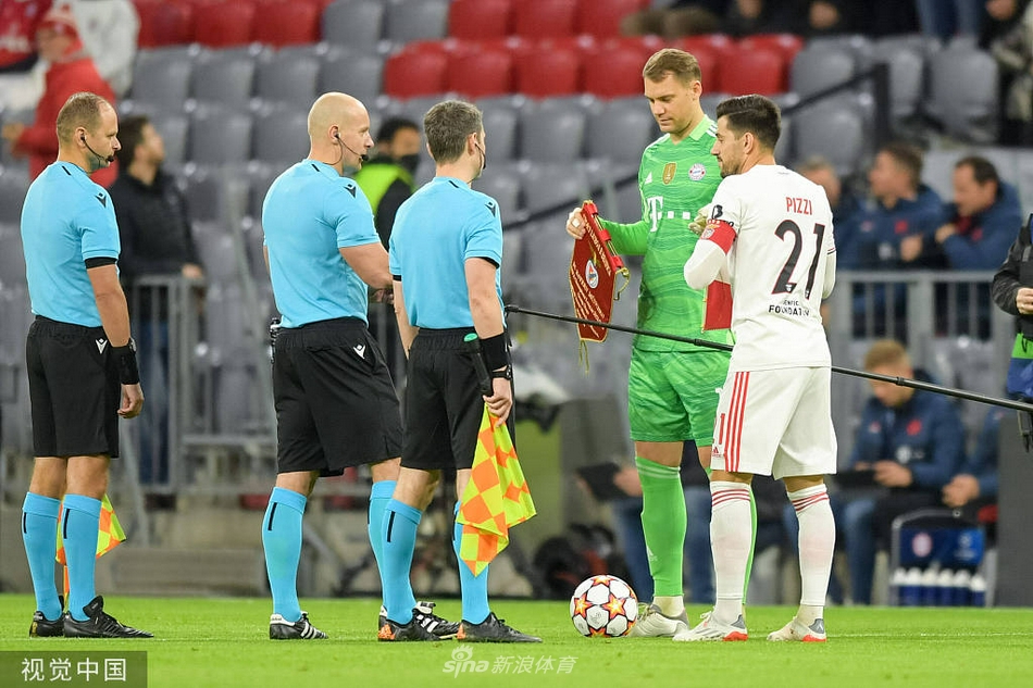 [欧冠]拜仁5-2本菲卡 莱万帽子戏法