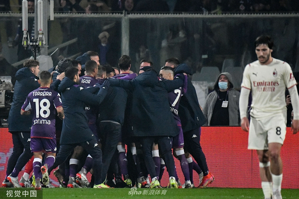 [意甲]佛罗伦萨4-3AC米兰 伊布两球