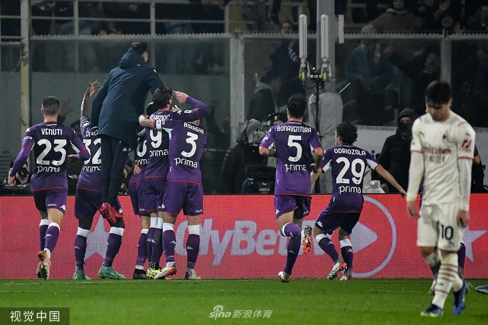 [意甲]佛罗伦萨4-3AC米兰 伊布两球