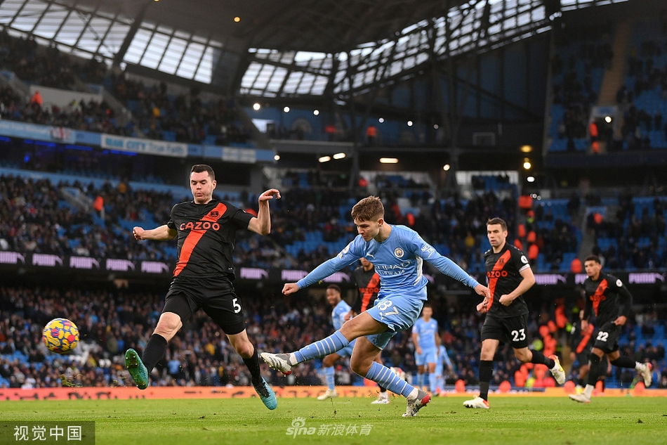 [英超]曼城3-0埃弗顿 斯特林破门