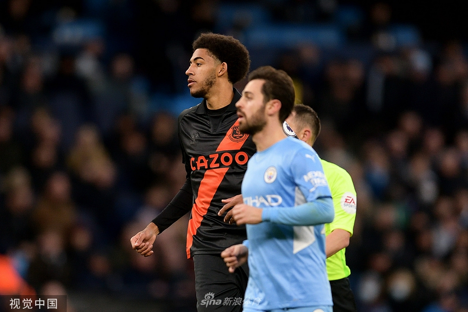 [英超]曼城3-0埃弗顿 斯特林破门