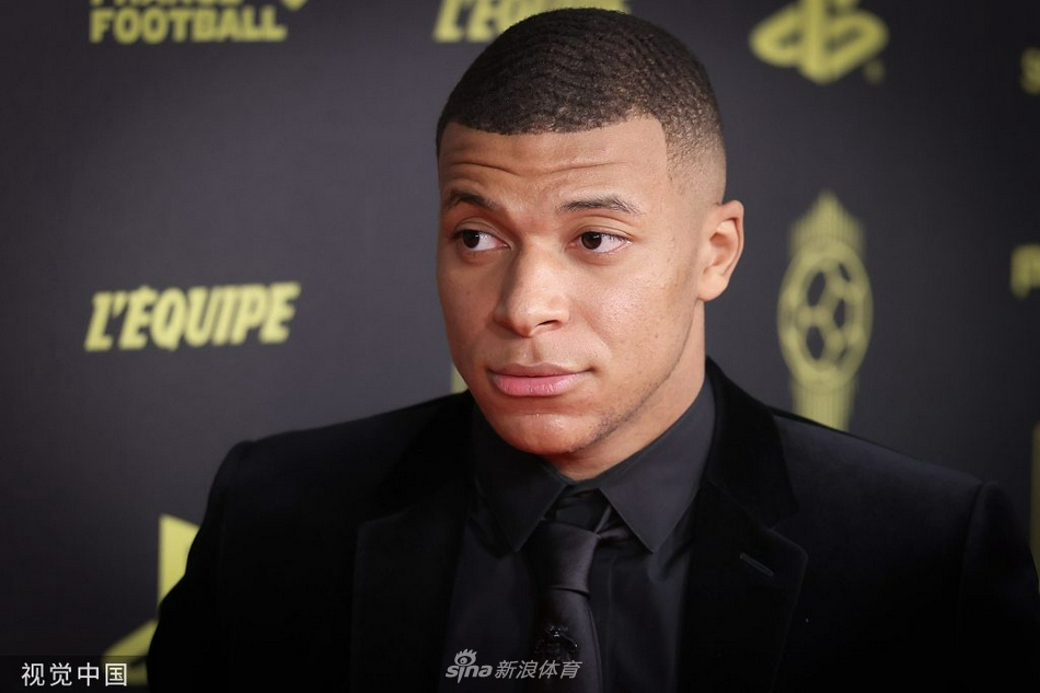 梅西荣膺2021年金球奖