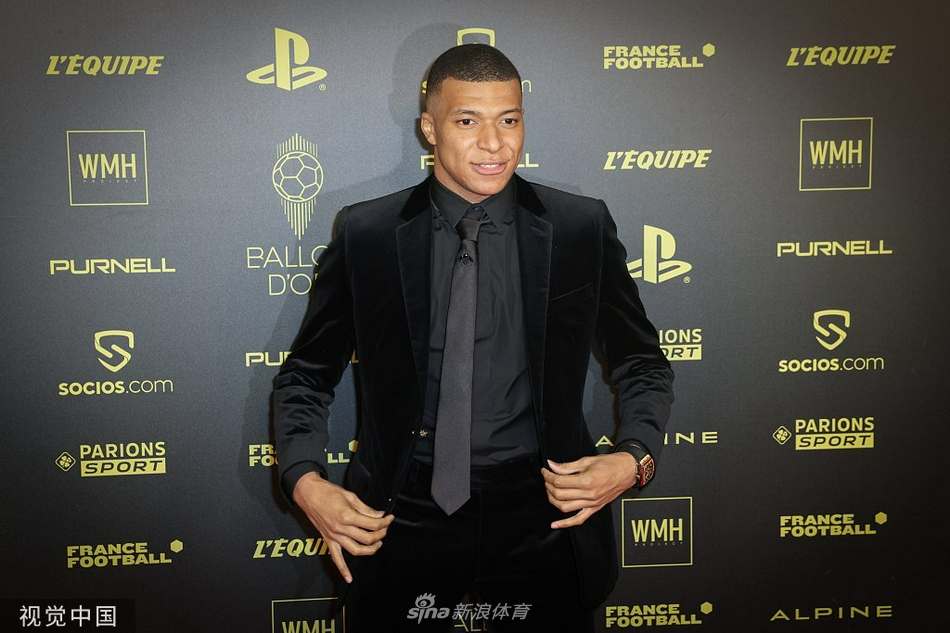 梅西荣膺2021年金球奖