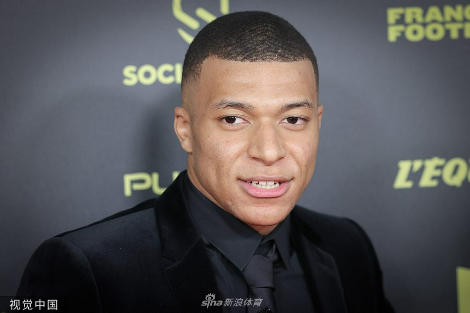 梅西荣膺2021年金球奖