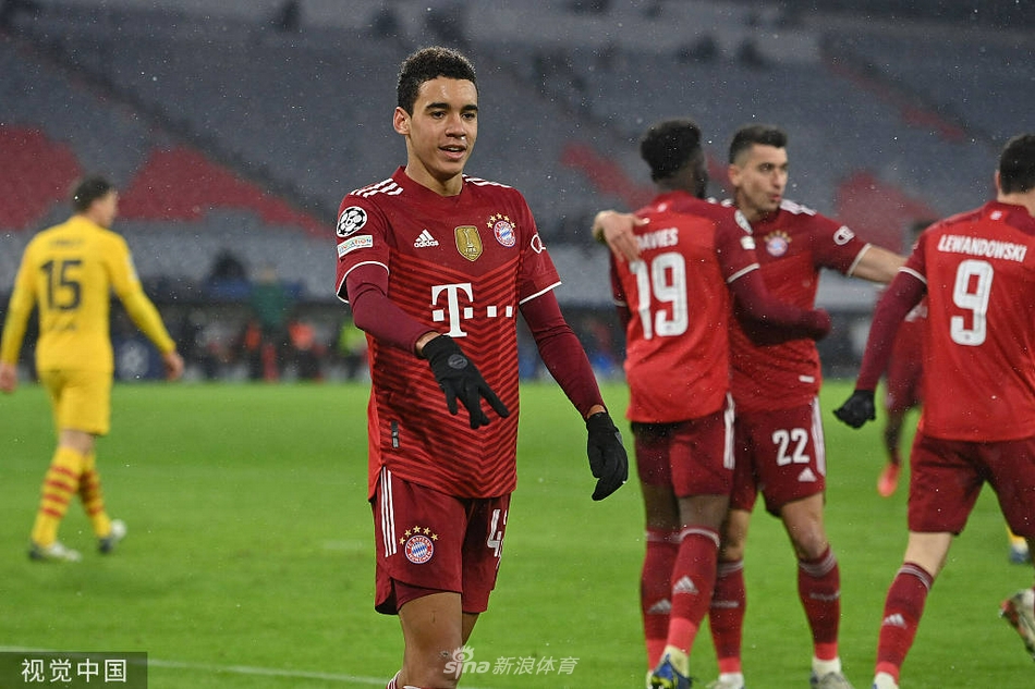 [欧冠]拜仁3-0完胜巴萨 巴萨将战欧联杯