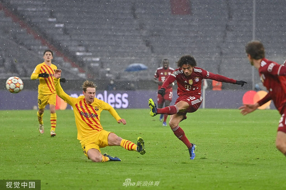 [欧冠]拜仁3-0完胜巴萨 巴萨将战欧联杯