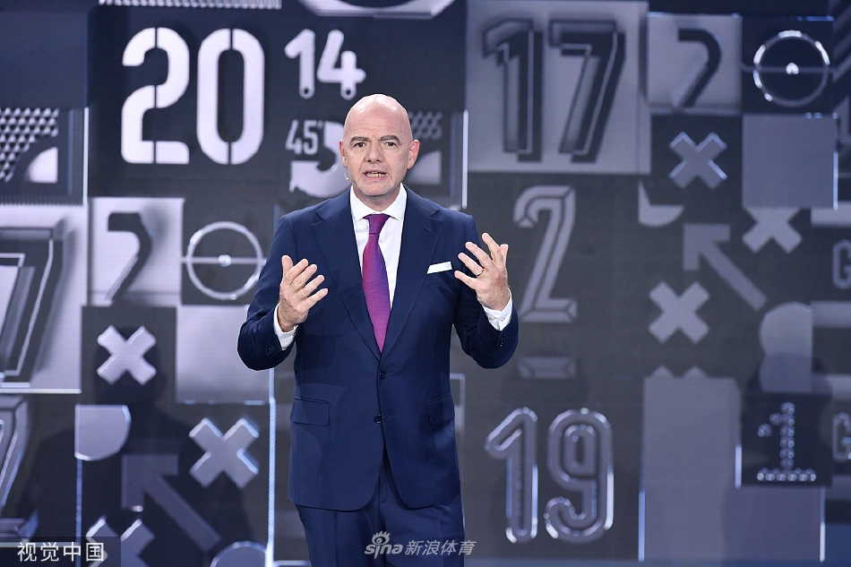 莱万蝉联世界足球先生 力压梅西+萨拉赫